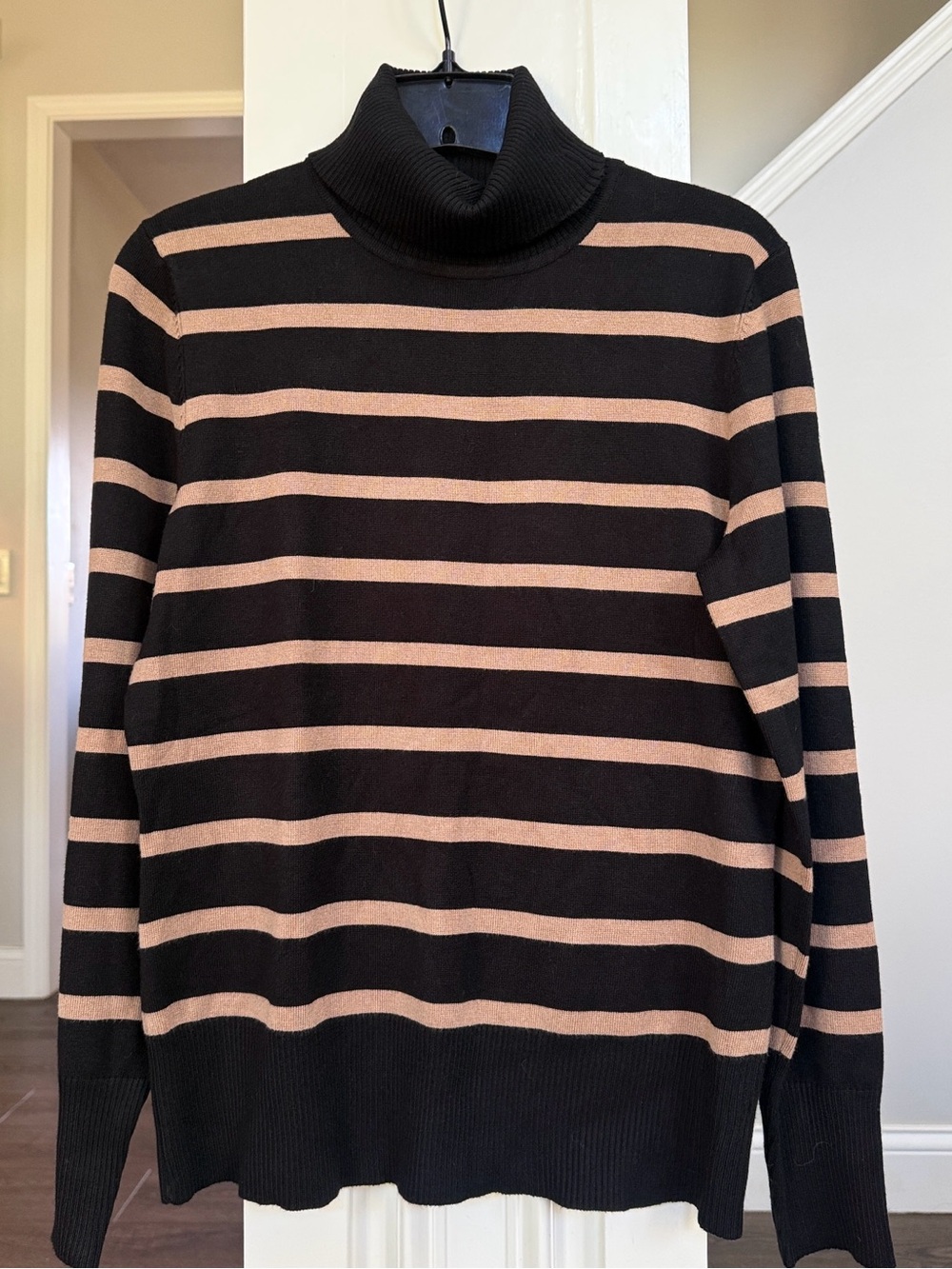 Spense NWOT Black and Tan Striped Turtleneck Knit Sweater Medium